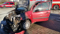hasiči auto hoří FFrhjG7WUAoXy8i